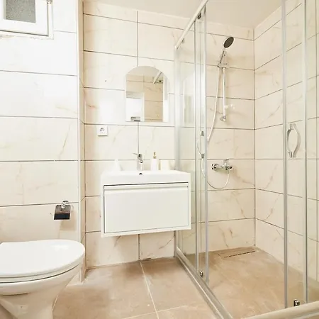 Stunning 3br 3bathroom 3ac Near Metro D4 *