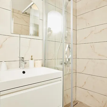 Apartmán Stunning 3br 3bathroom 3ac Near Metro D4 *